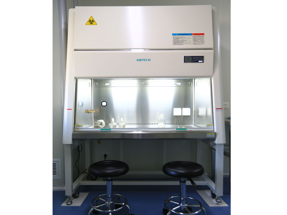 生物安全柜 用于致病菌处理实验 .JPG